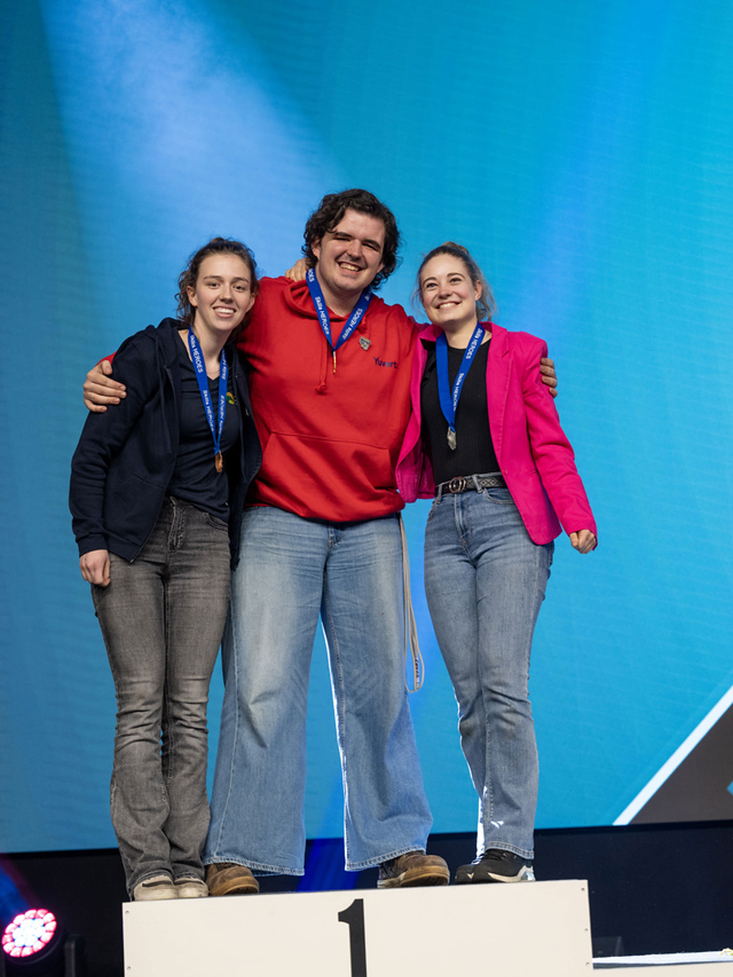 Mbo-studenten op het podium tijdens Skills The Finals 2025