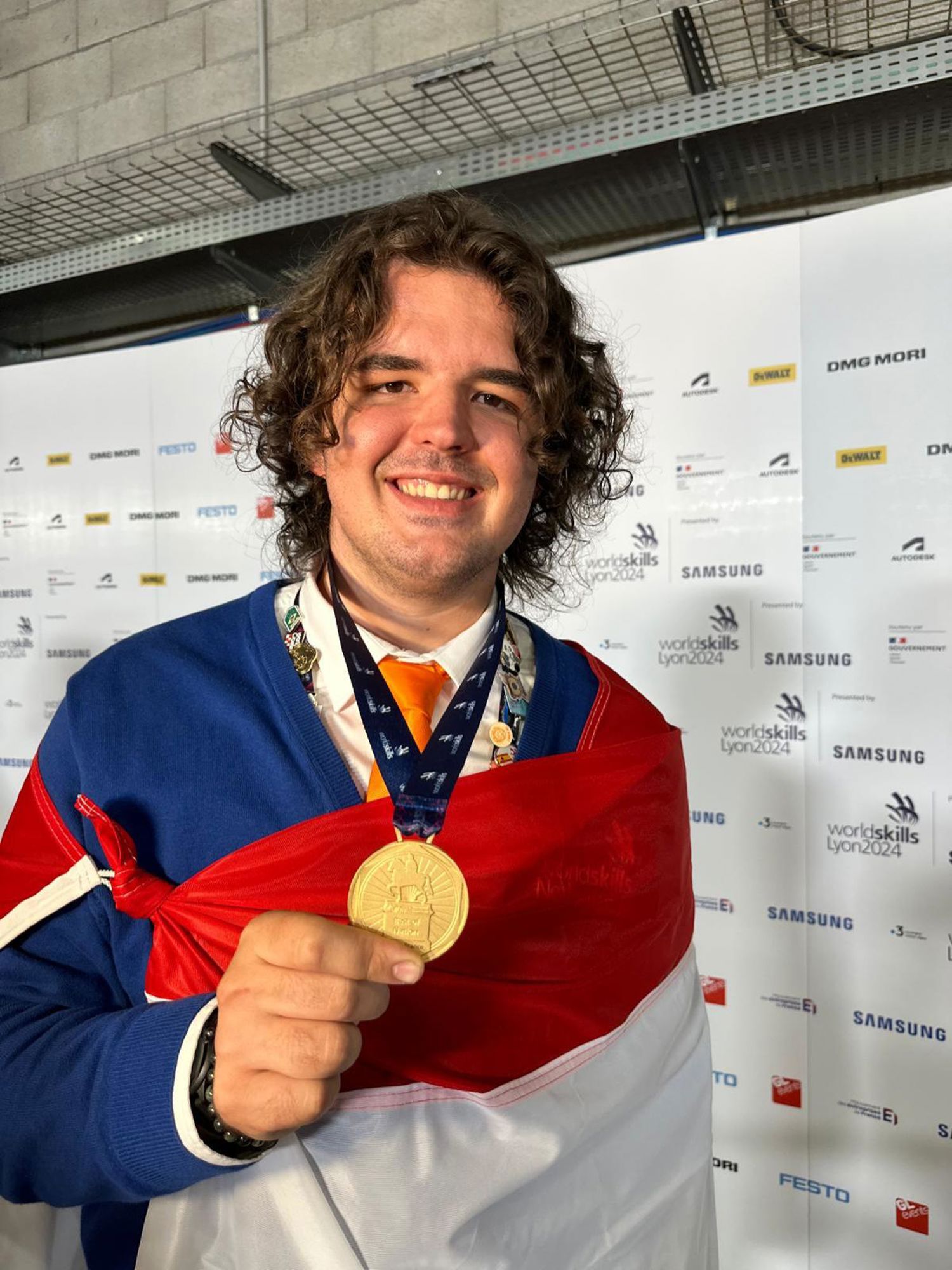 Mbo-studenten op het podium tijdens Skills The Finals 2025