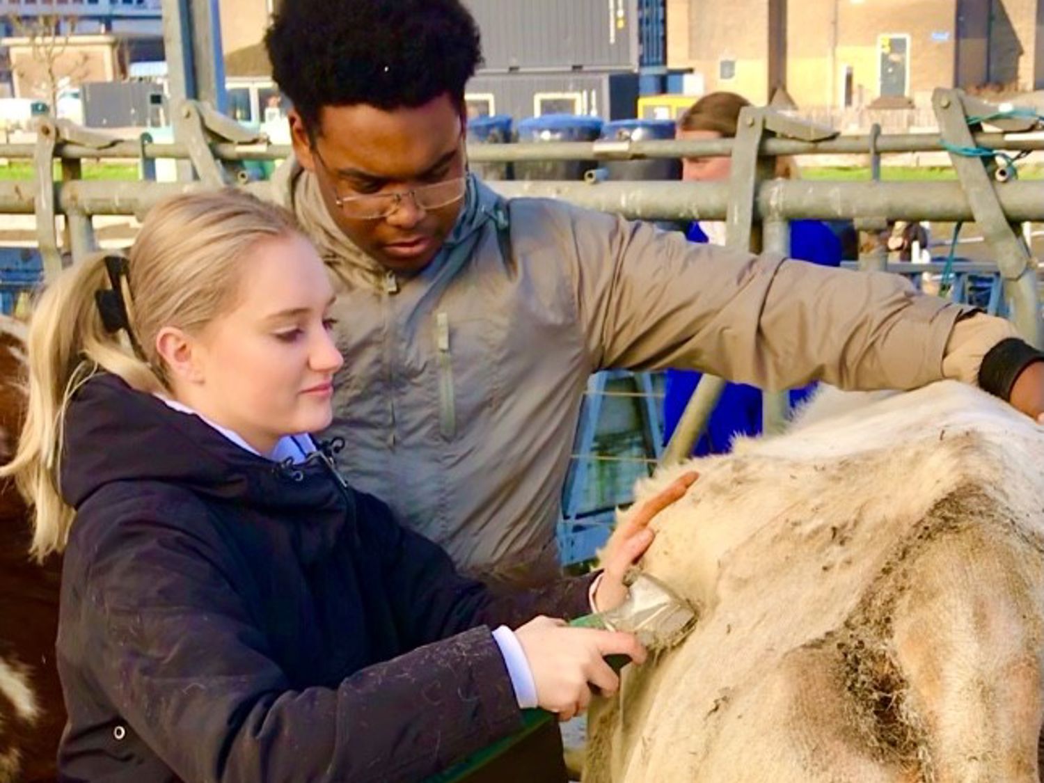 Een student wordt geinterviewd over duurzaamheid